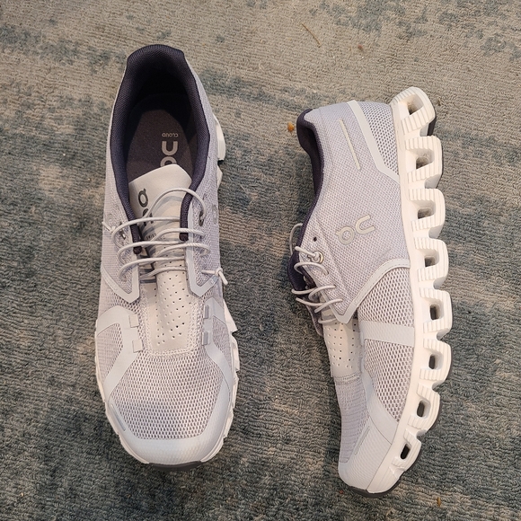 On Cloud 5 Running Shoee - Picture 2 of 4